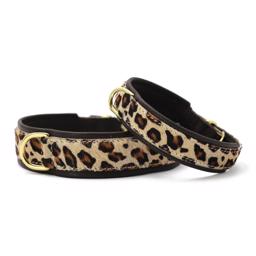 Hundhalsband i mörkbrunt läder med afrikansk leopardpälslook